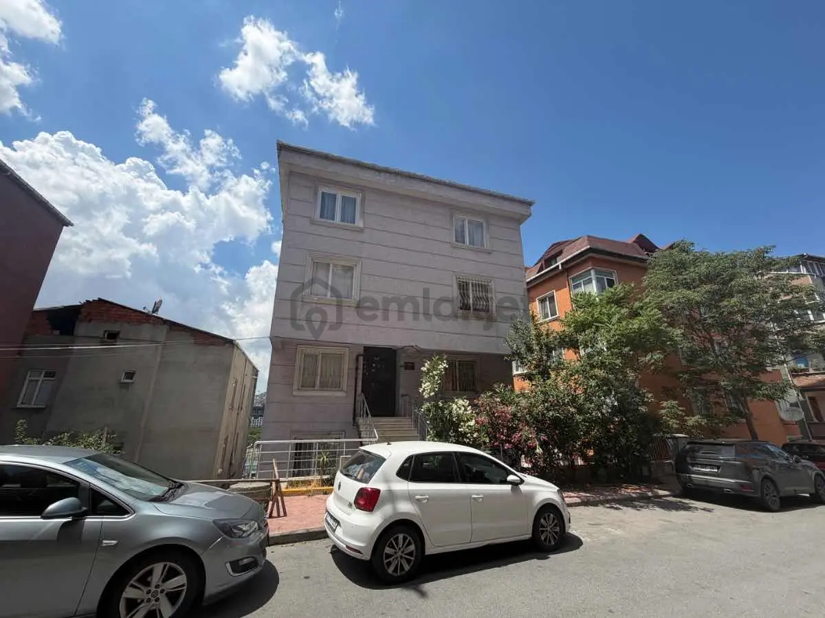 Sütlüce'de Eşsiz Manzaralı 2+1 Satılık Daire - 13