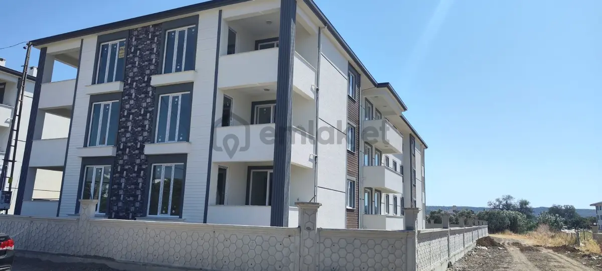 Uçardan Köşe Daire 2+1 Kapalı Mutfak