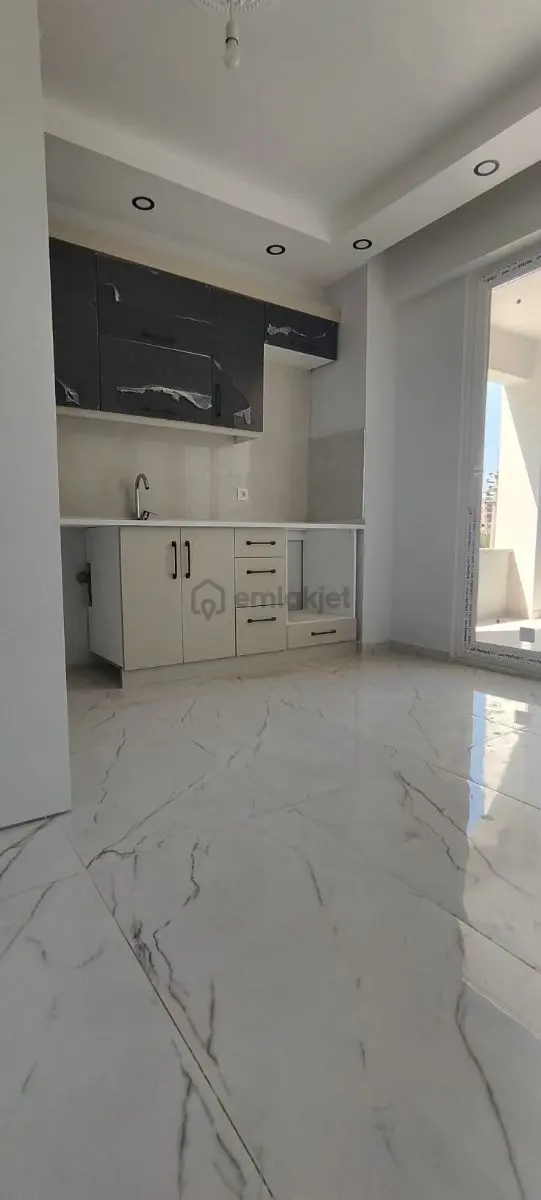 Uçardan Köşe Daire 2+1 Kapalı Mutfak - 14