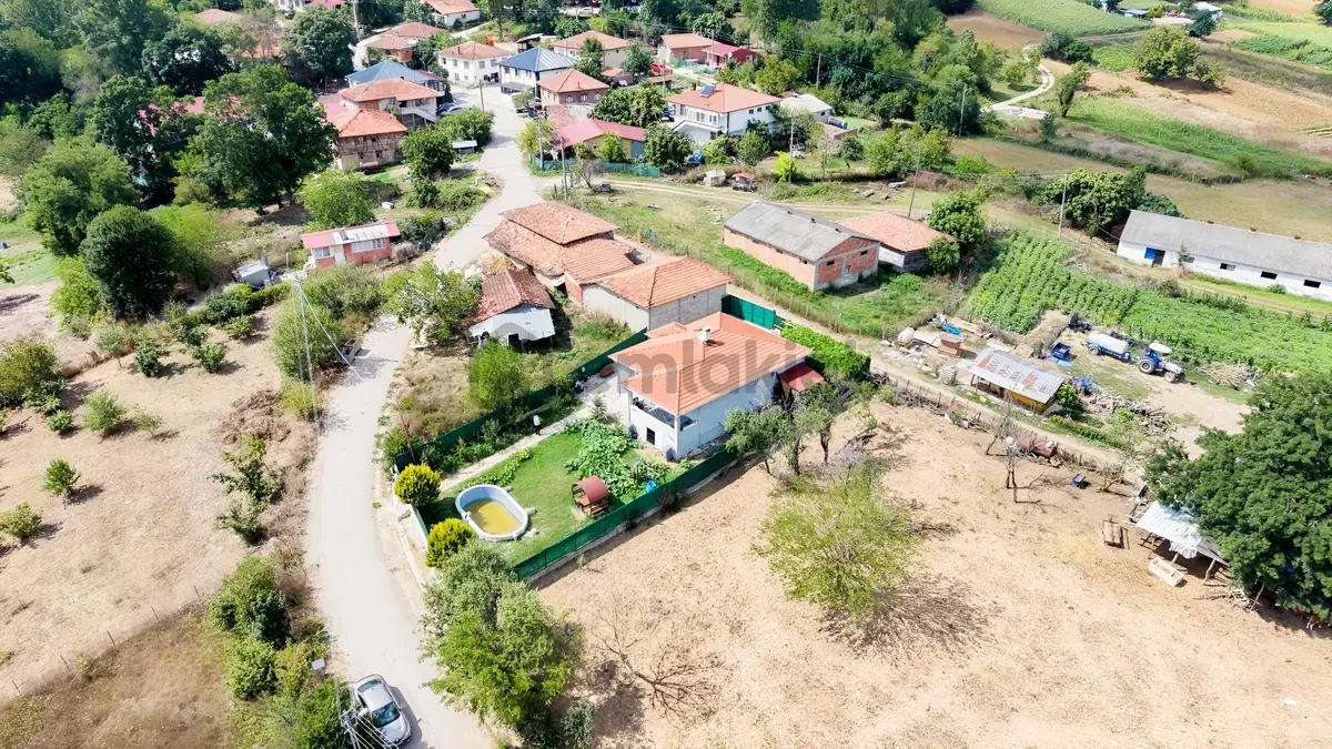 Kandırada Havuzlu Bahçeli Tek Katlı 3+1 Müstakil Ev - 14