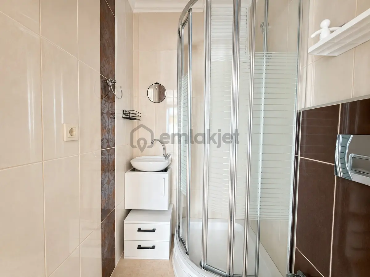 Kazasker'de 2015 Yapım. İskanlı. Kapalı Garaj. Ebeveyn Banyo 4+1 - 13