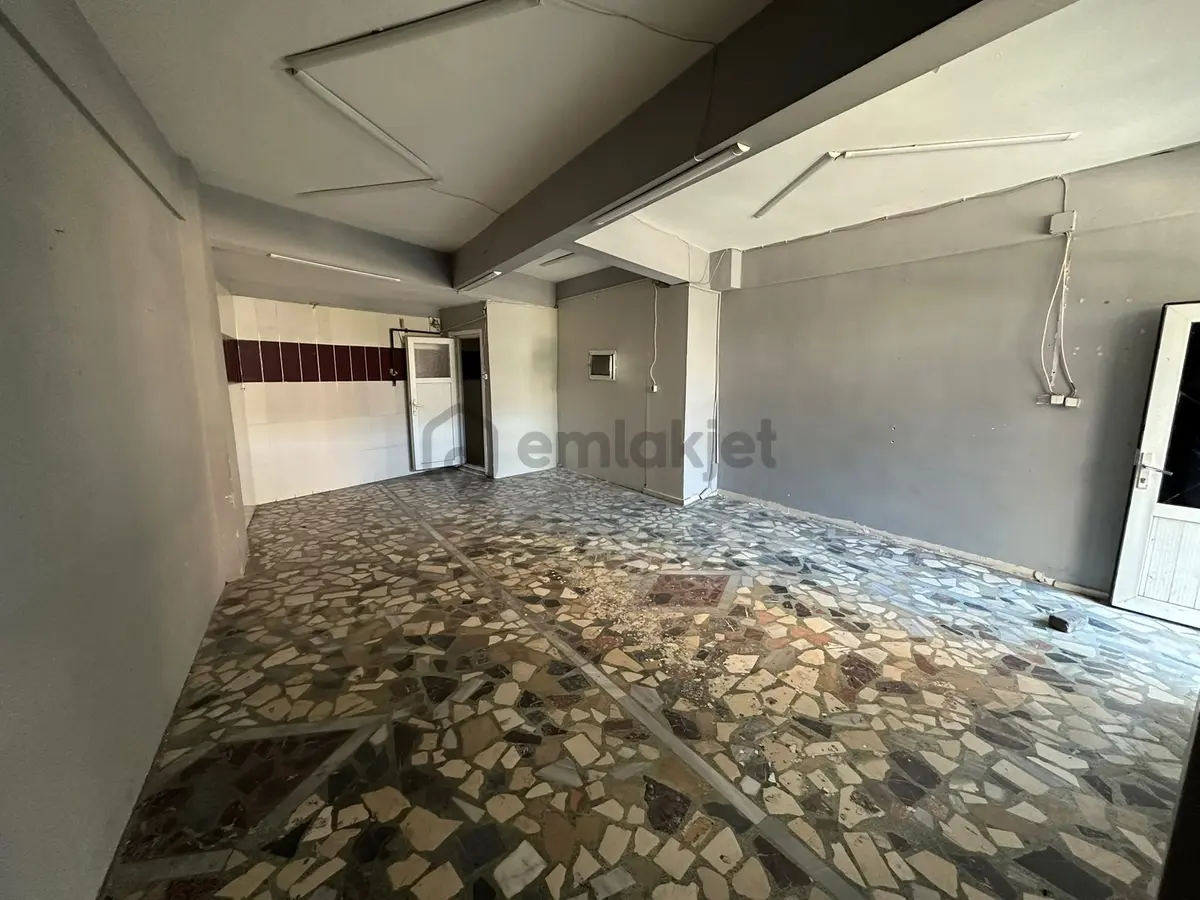 Arge Emlak'tan Köşe Başı Satılık Dükkan - 9