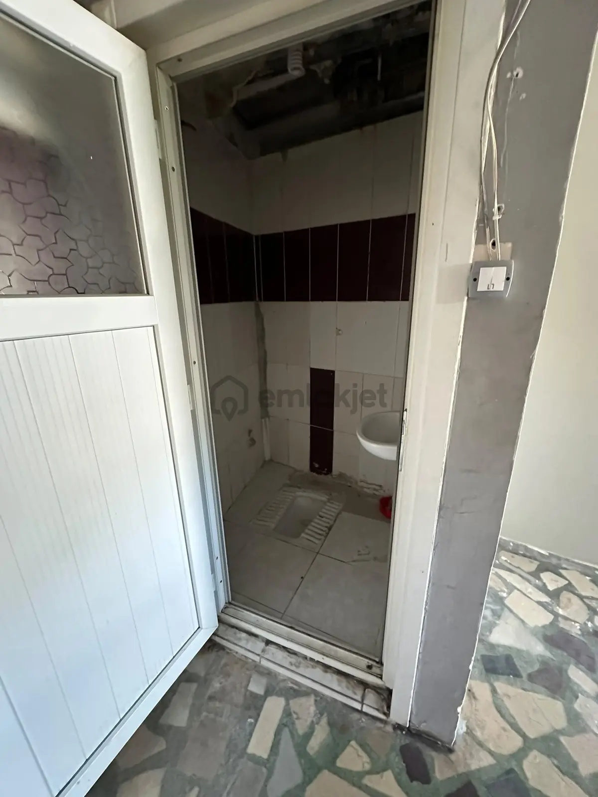 Arge Emlak'tan Köşe Başı Satılık Dükkan - 11