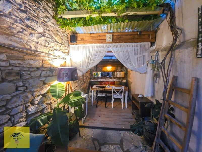Urla Sanat Sokağı'nda Devren Kiralık Kafe & Restaurant - 21