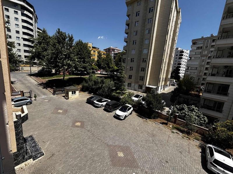 5 Odalı Geniş Bakımlı Ferah Daire Süper Konumda - 9
