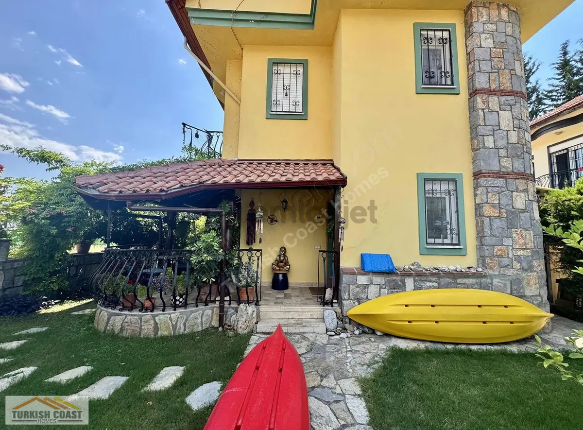 Fethiye Çiftlik Mahallesinde Ortak Havuzlu, Bahçeli 3+1 Villa