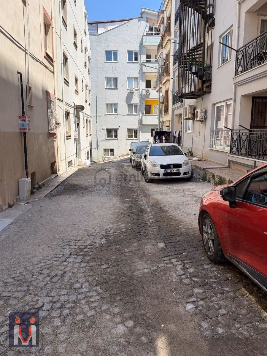 Dikili'de Denize Sadece 300 Metre Eşyalı 2+1 Satılık Daire - 24