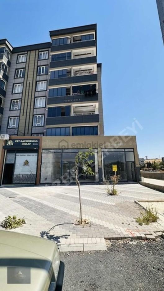 Beylerbeyin'de Köşebaşı Satılık 92 M2 Dükkan - 7