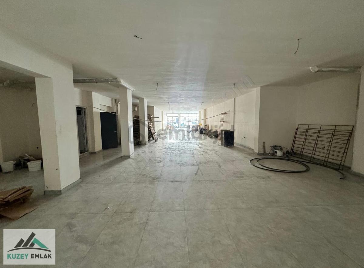 Cadde Üstü Geniş Vitrin Çelik Bacalı Kiralık Dükkan - 16