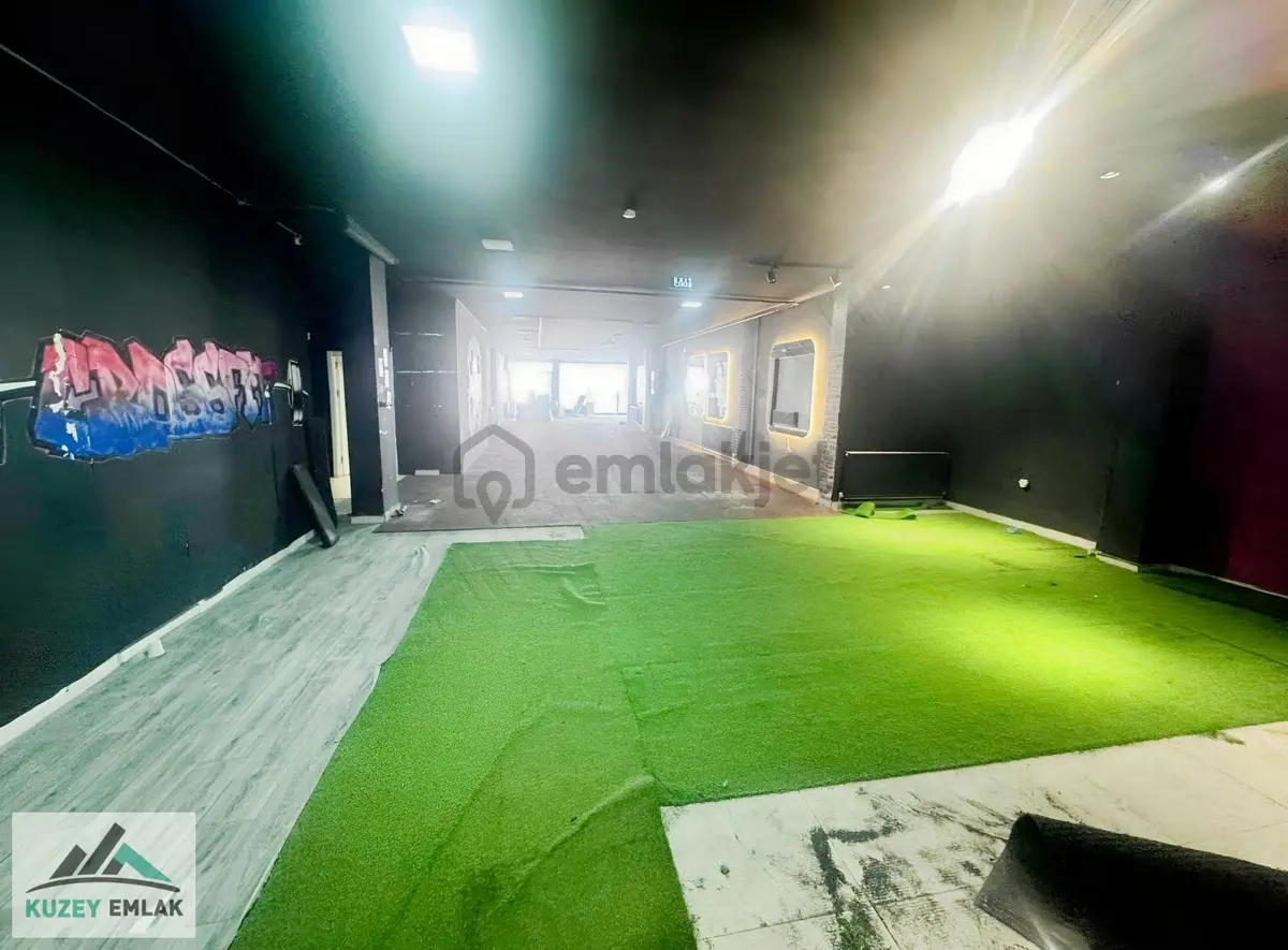 Cadde Üstü Geniş Vitrin Çelik Bacalı Kiralık Dükkan - 13