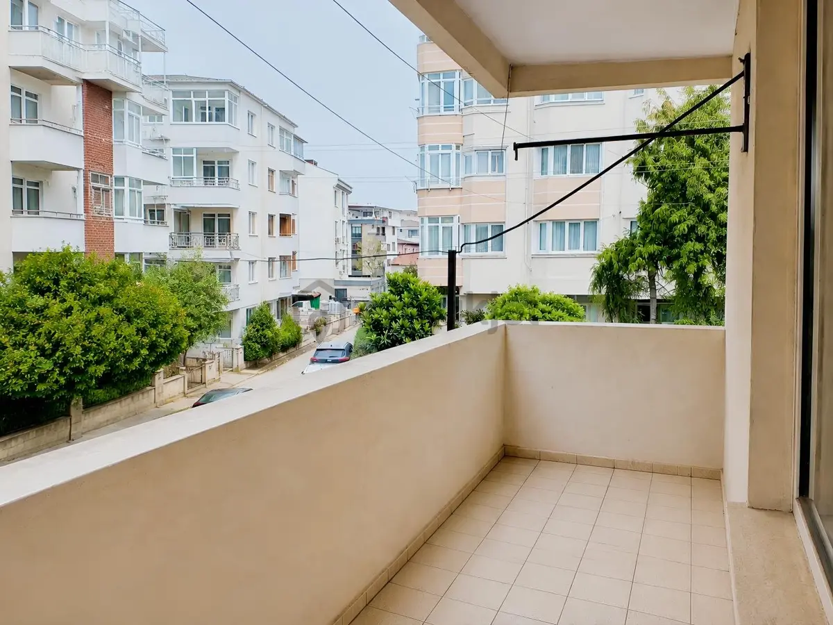 Gaziosmanpaşada Kiracılı Ara Kat Geniş 2+1 - 8
