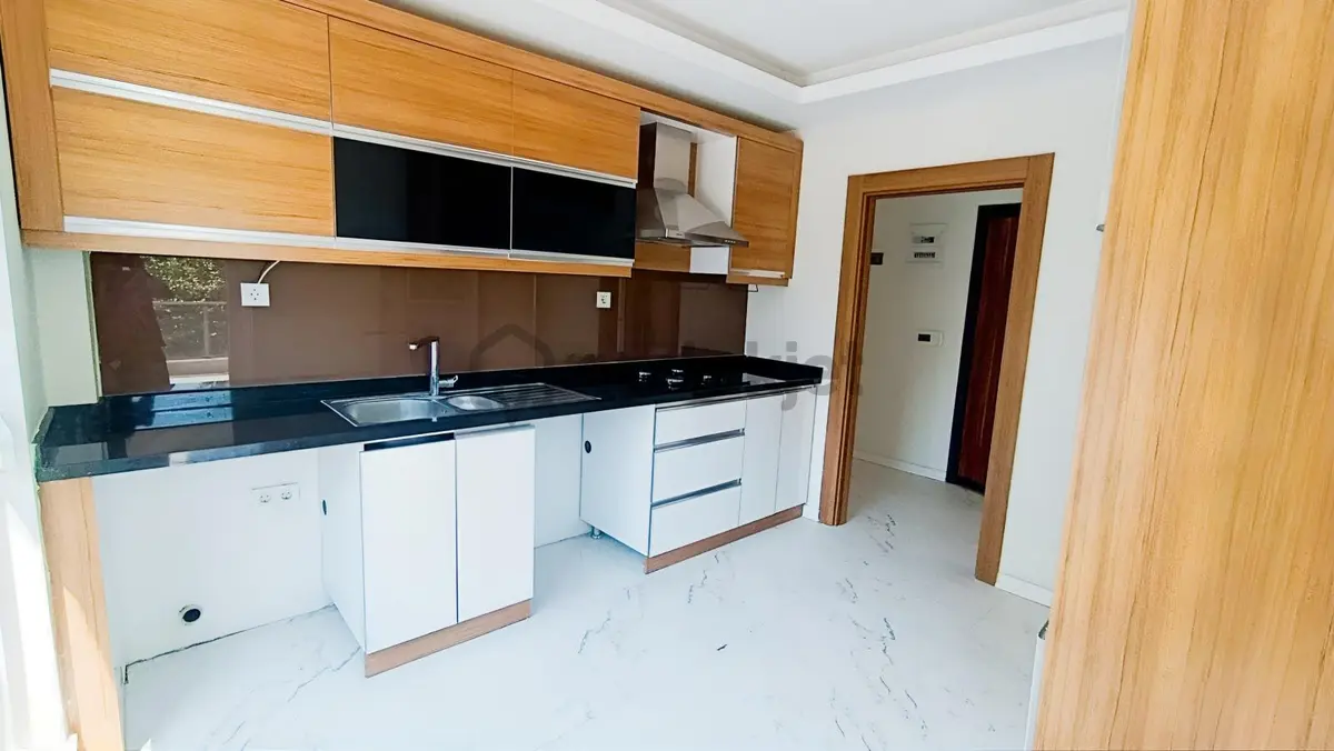 Konuksever'de Önü Açık Arakat Lüks Daire - 16