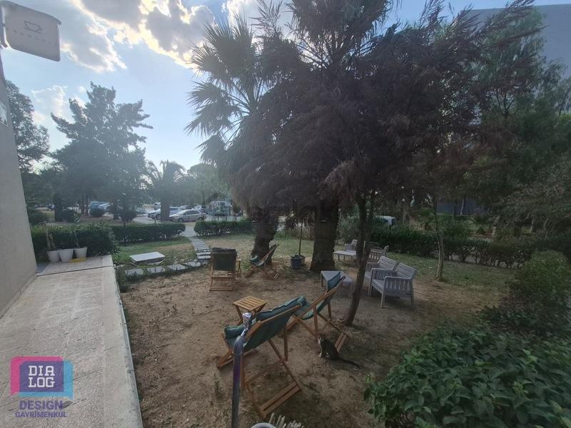 İzmir Karşıyaka Atakent'te Park Cepheli Devren Kafe - 31