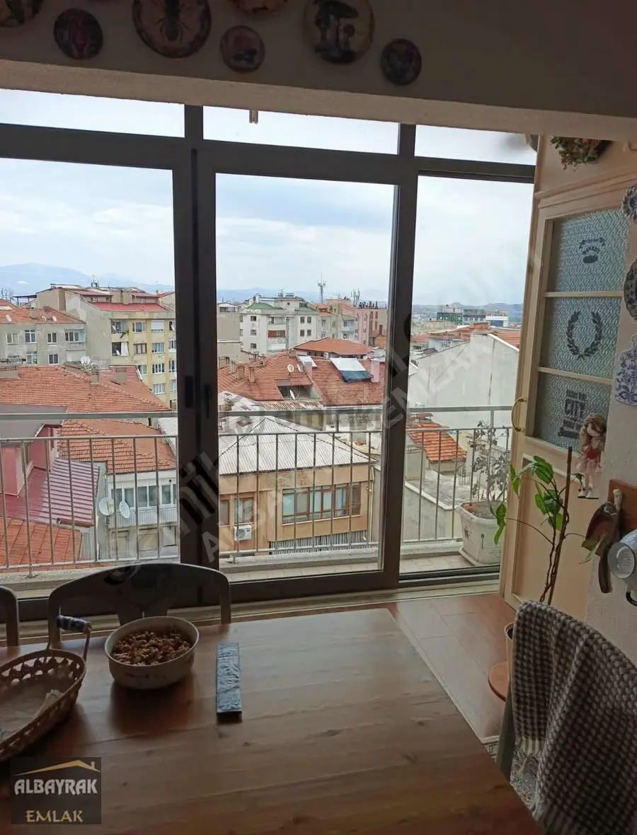 Albayrak Emlaktan Komple Tadilatlı Cadde Üzeri Kullanışlı Daire - 3