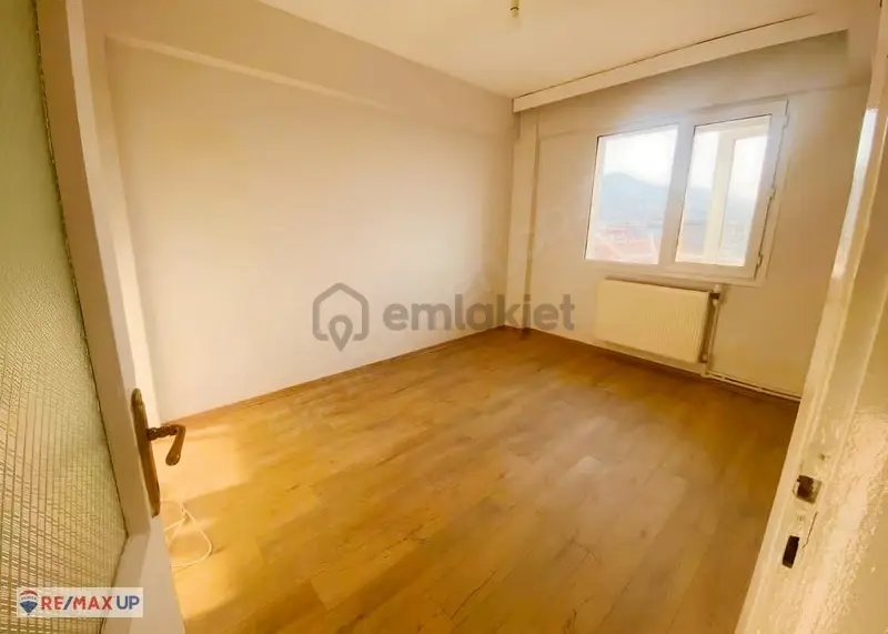 Nil Karkin'den Ata Caddesinde Kiralık - 12