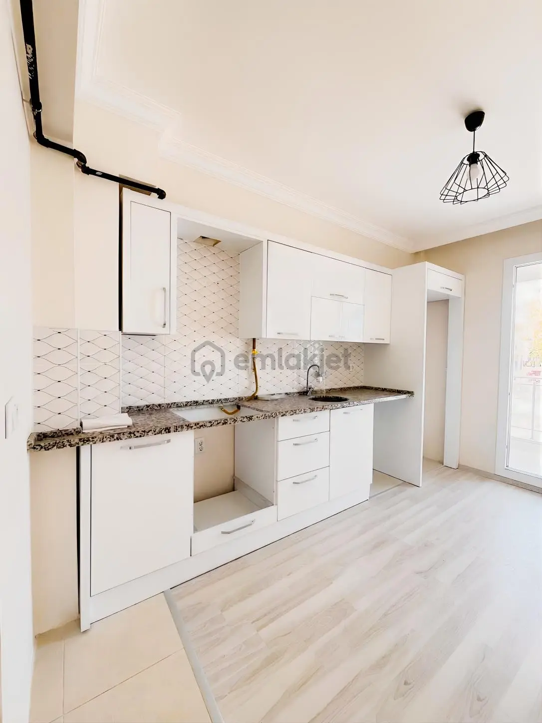 Muradiye Site İçinde 2+1 Kapalı Mutfak Boyanıp Teslim Edilecek