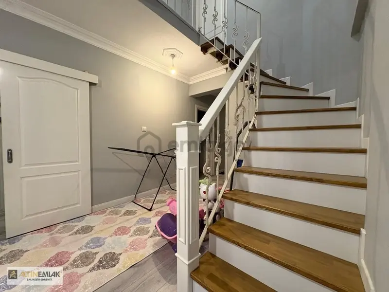 Edremit Altınkumda 4+1 Geniş Ve Ferah Daire Net250 M² - 11