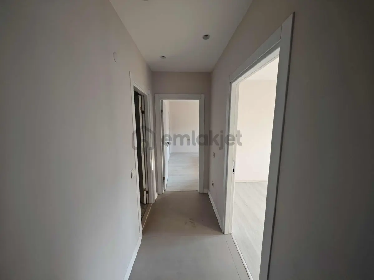 Havuzlu Site İçerisinde 2+1 Ayrı Mutfak Daire - 7