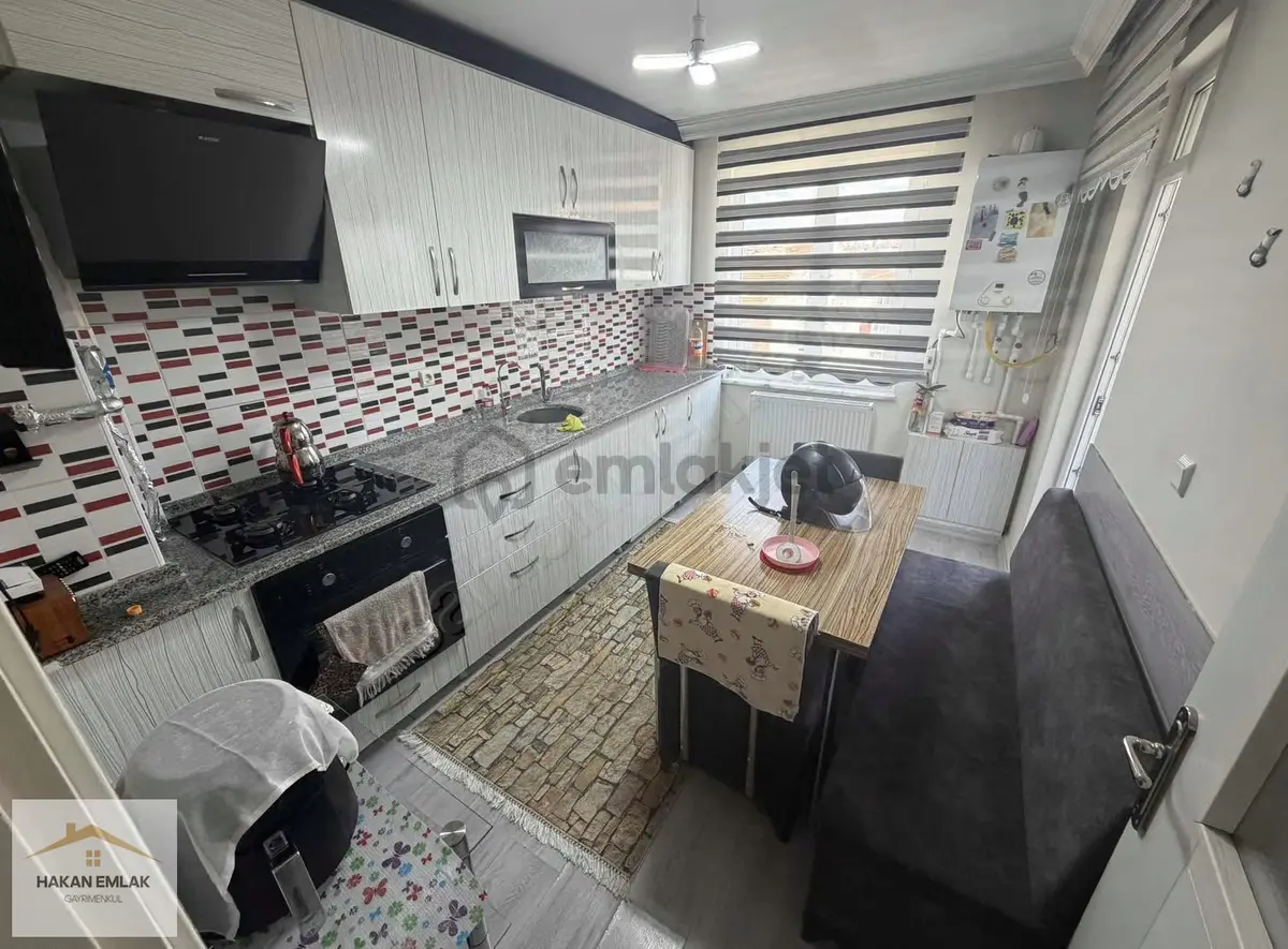 Hakan Emlak'tan Ata Cadde'si Civarı Satılık 2+1 Daire