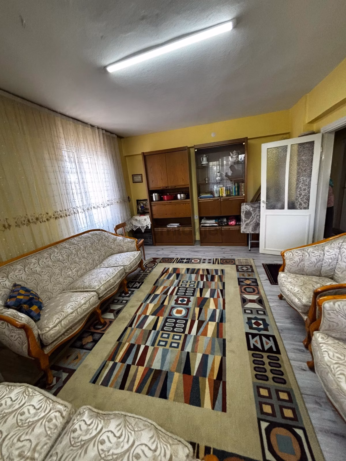 Yeni Mahallede Merkezi Konumda Ara Kat Satılık 3+1 Daire - 6