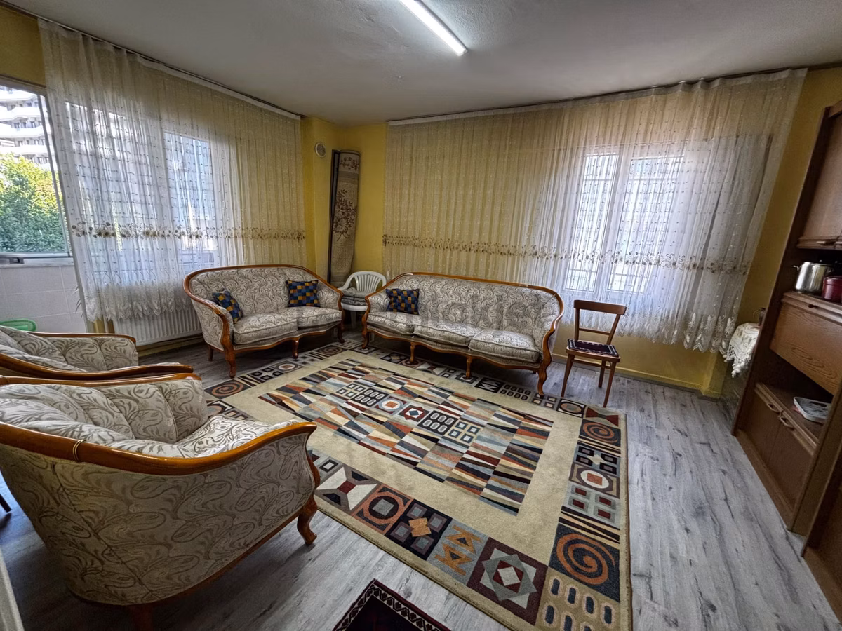 Yeni Mahallede Merkezi Konumda Ara Kat Satılık 3+1 Daire