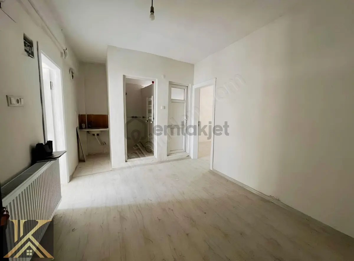 Kurtuluş Mahallesinde Kirallık 1+1 Daire - 3