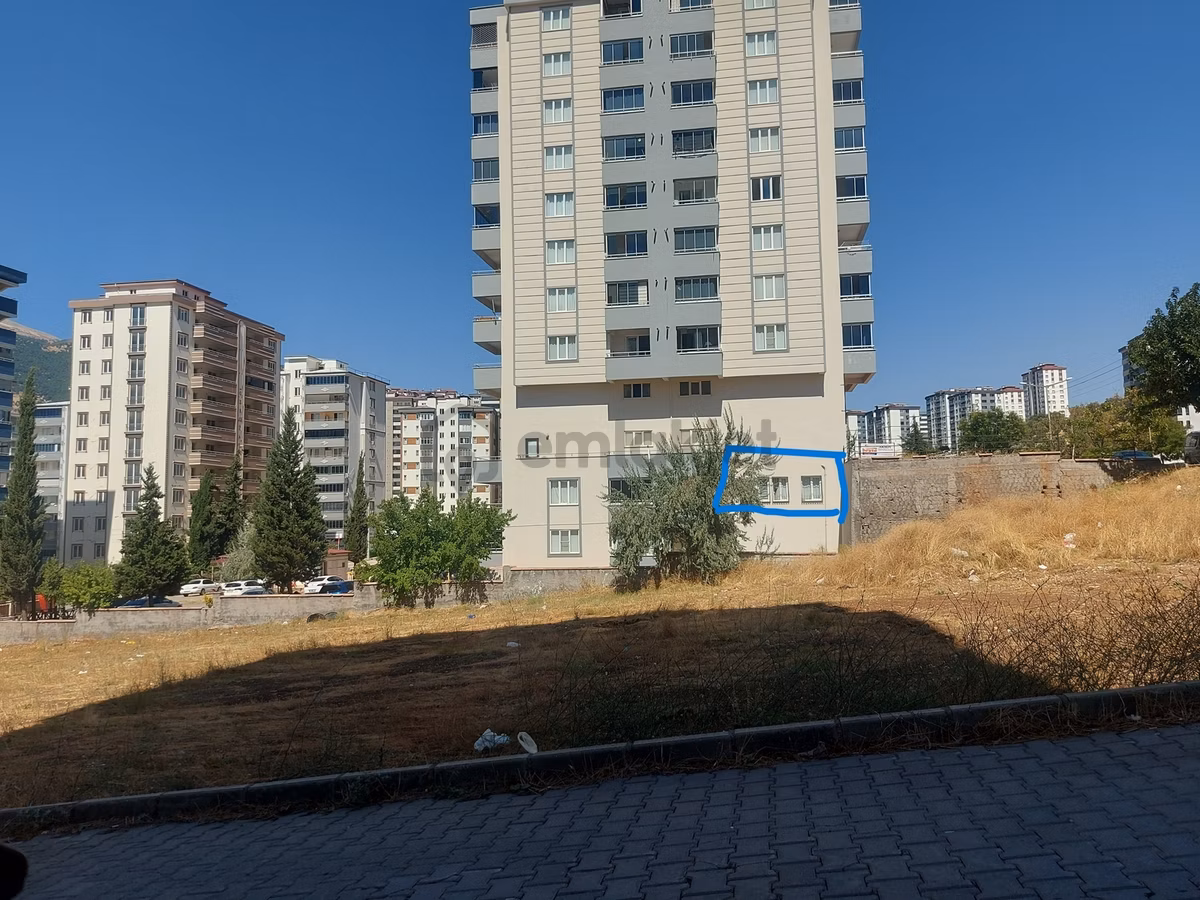 Yeni Rota'dan Geniş- Kullanışlı Satlık 2+0 Daire - 31