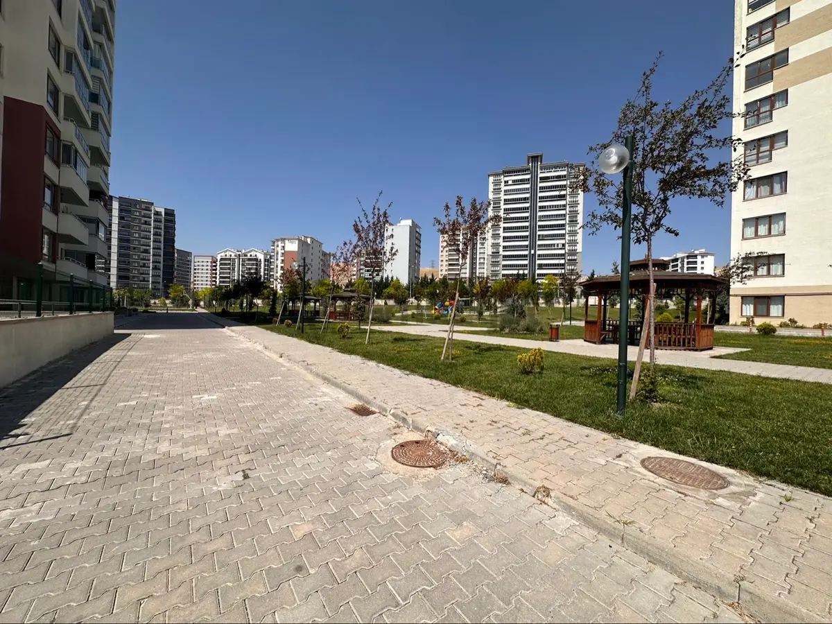 Yeni Bağlıca'da Geniş Balkonlu Ve Bakımlı 4+1 Daire - 31