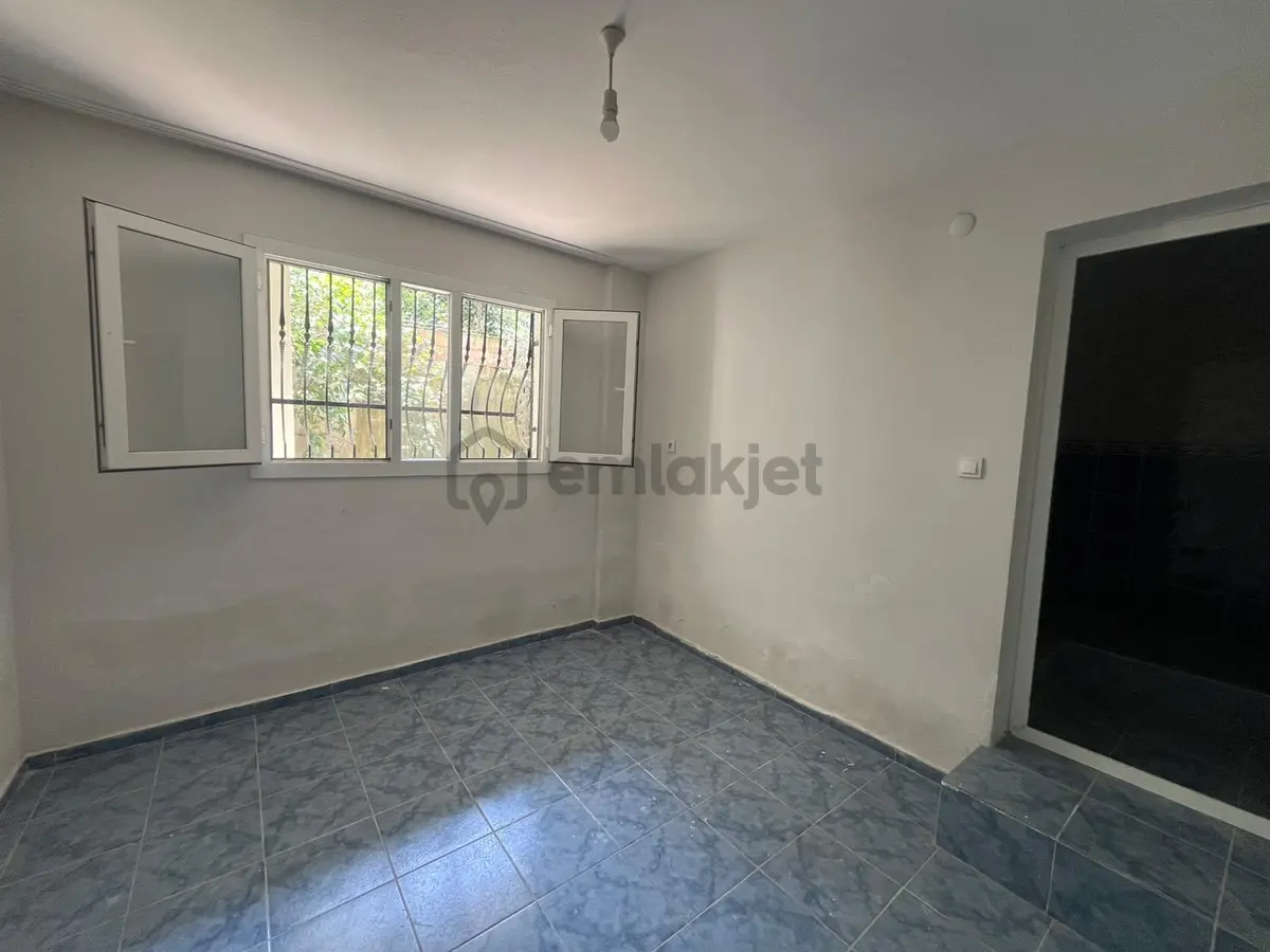Kurttepe'de Çok Geniş 3+1 Kiralık Ev - 15
