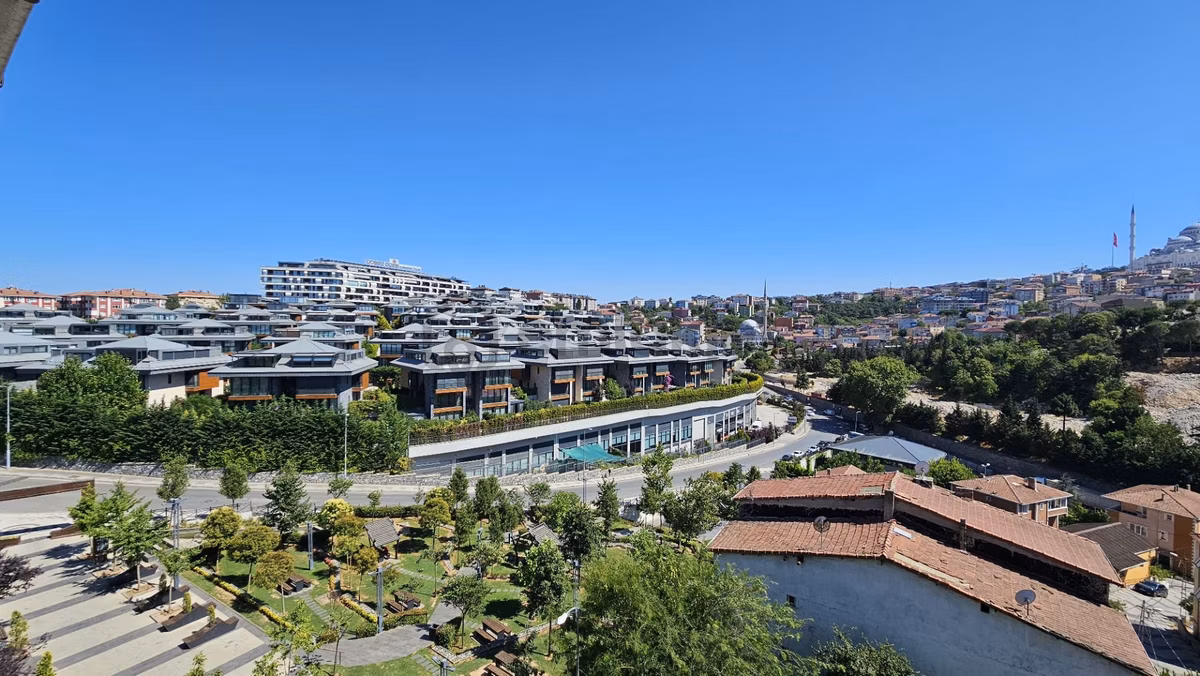 Remax Anı 'dan Çengelköy 'de Geniş 5+2 Satılık Dubleks Daire - 2