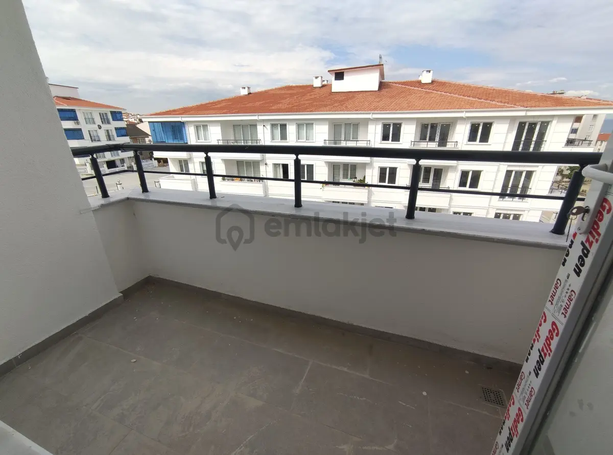 Ayça'dan Site İçerisinde Havuz Cephe Satılık 3+1 Daire - 18