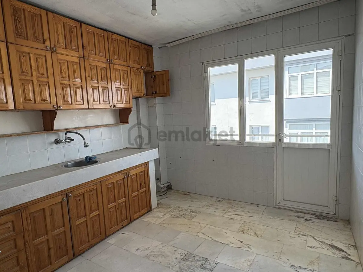 Seferihisar Ana Cadde Üzeri Kiralık 2+1 Daireler - 9