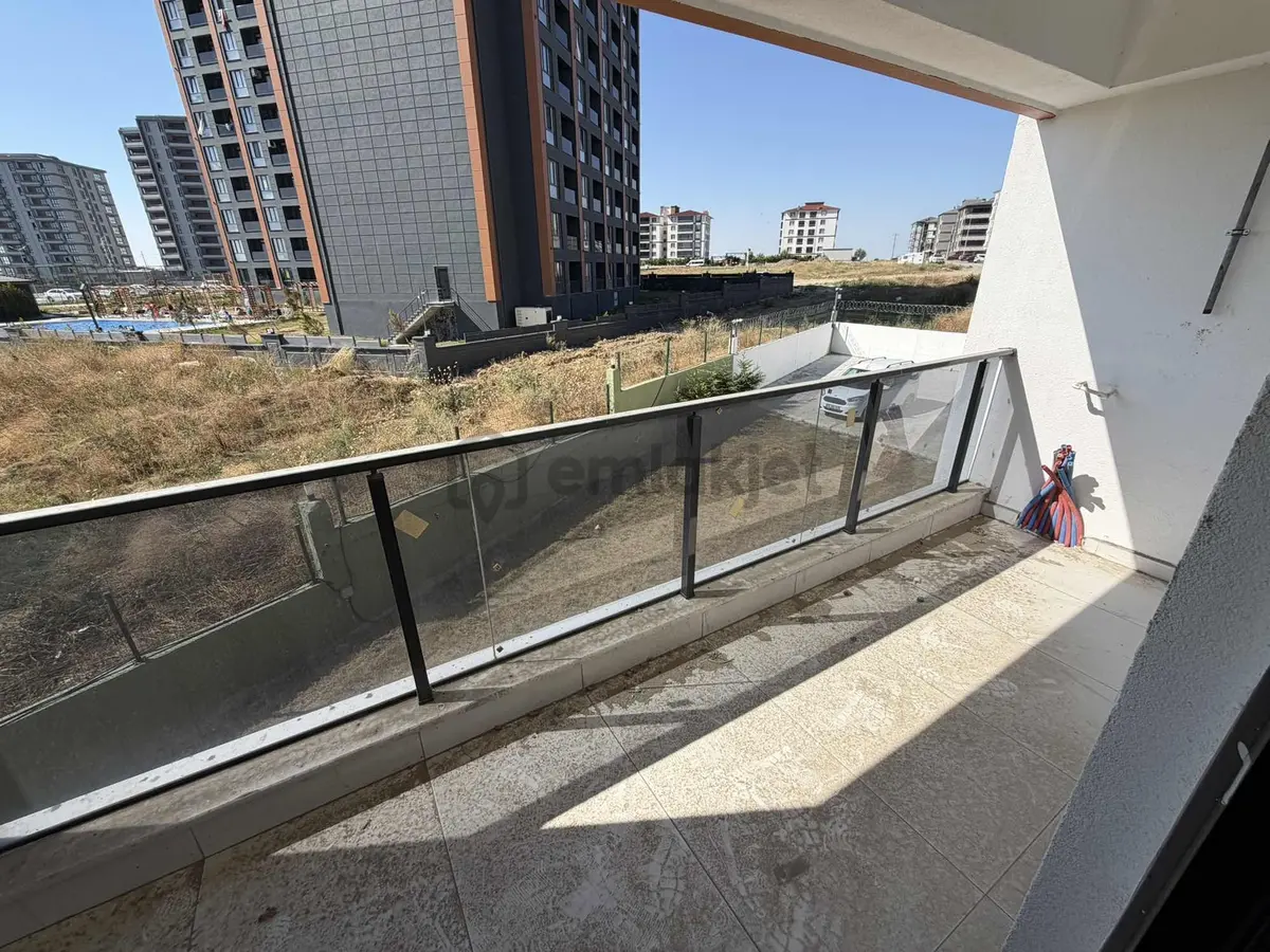 Laçin Garden Sitesi Çift Balkon Orta Daire 2+1 Ara Kat - 13