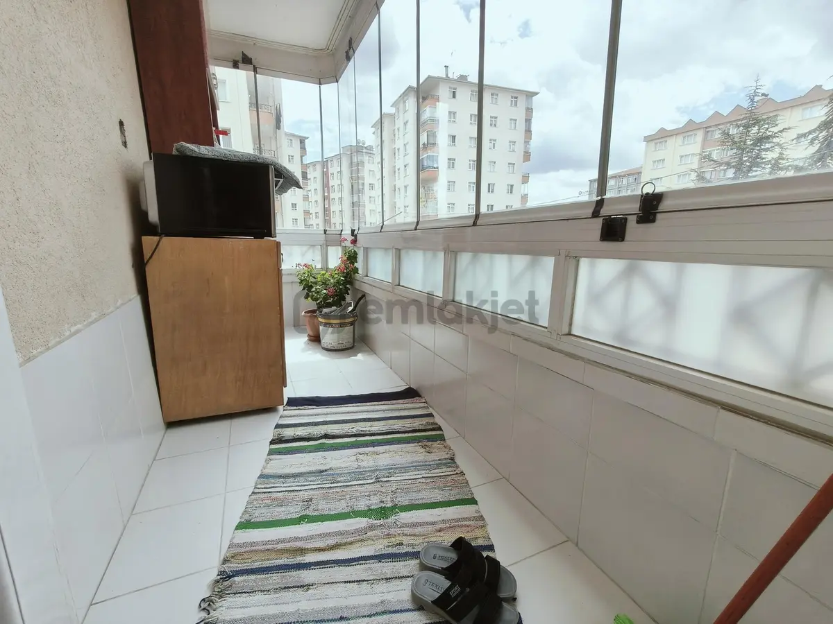 Beyoğlu'ndan Sitede Yerden Isıtmalı Asansörlü Ara Kat Da 3+1 - 17