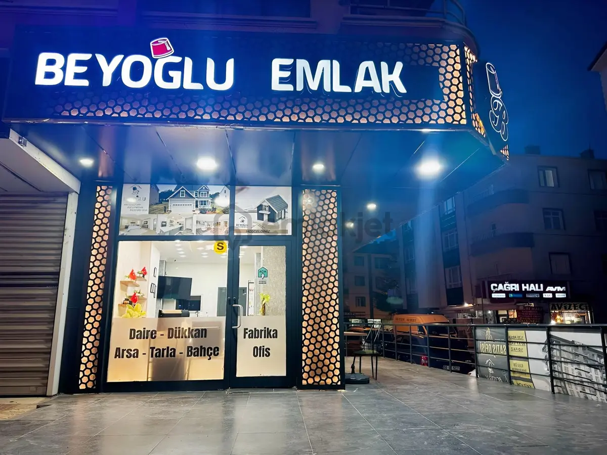 Beyoğlu'ndan Sitede Yerden Isıtmalı Asansörlü Ara Kat Da 3+1 - 15