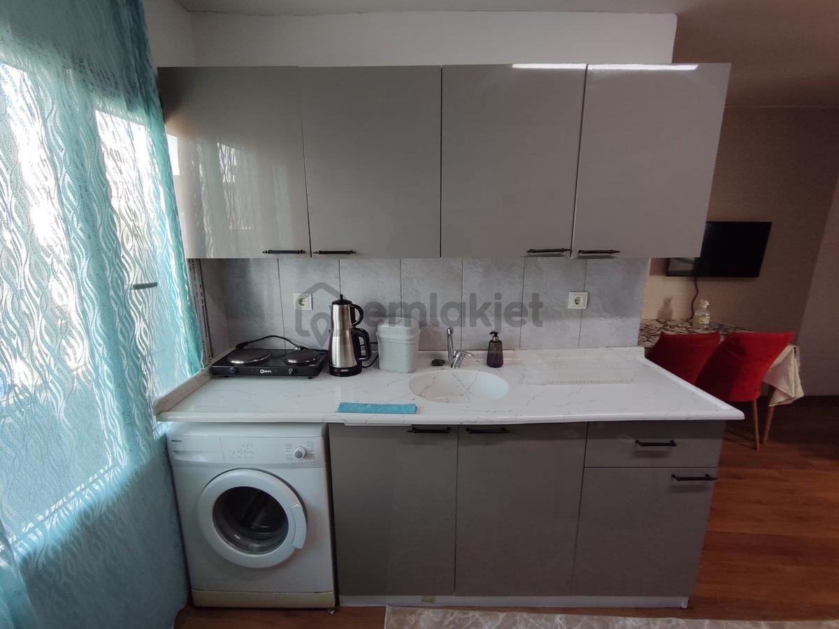 Adana Seyhan Tellidere Mahallesinde Ana Cadde Üzerinde Geniş Oturumlu 1+1 Eşyalı Kiralık Daire