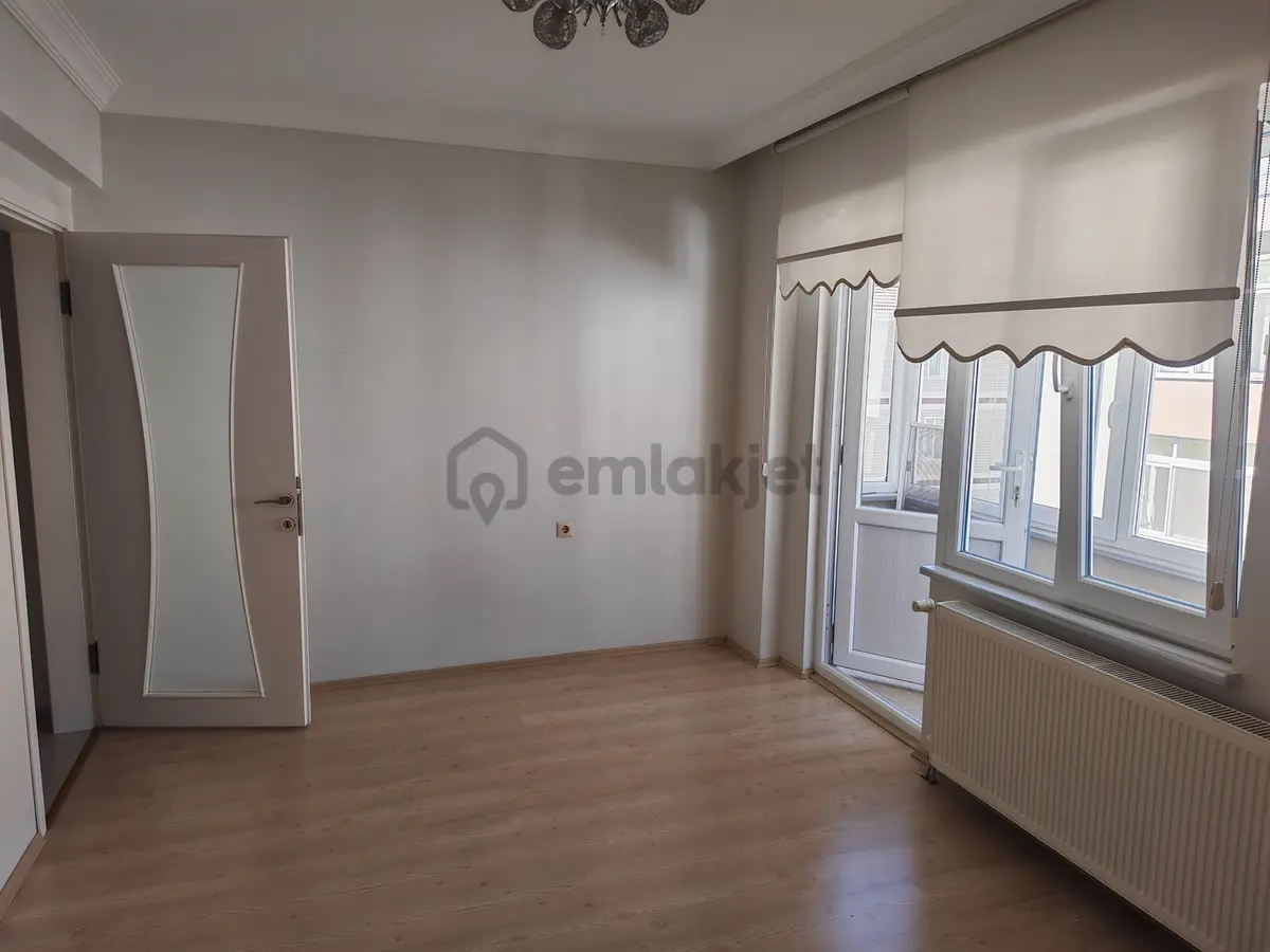 Kurtuluş Mahallesinde 3+1 Ara Kat 130 M² Ebeveyn Banyolu Ferah - 25