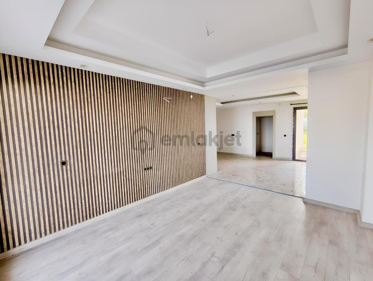 Doktorlar Sitesinde Satılık Büyük Tip Lüks Villa - 16