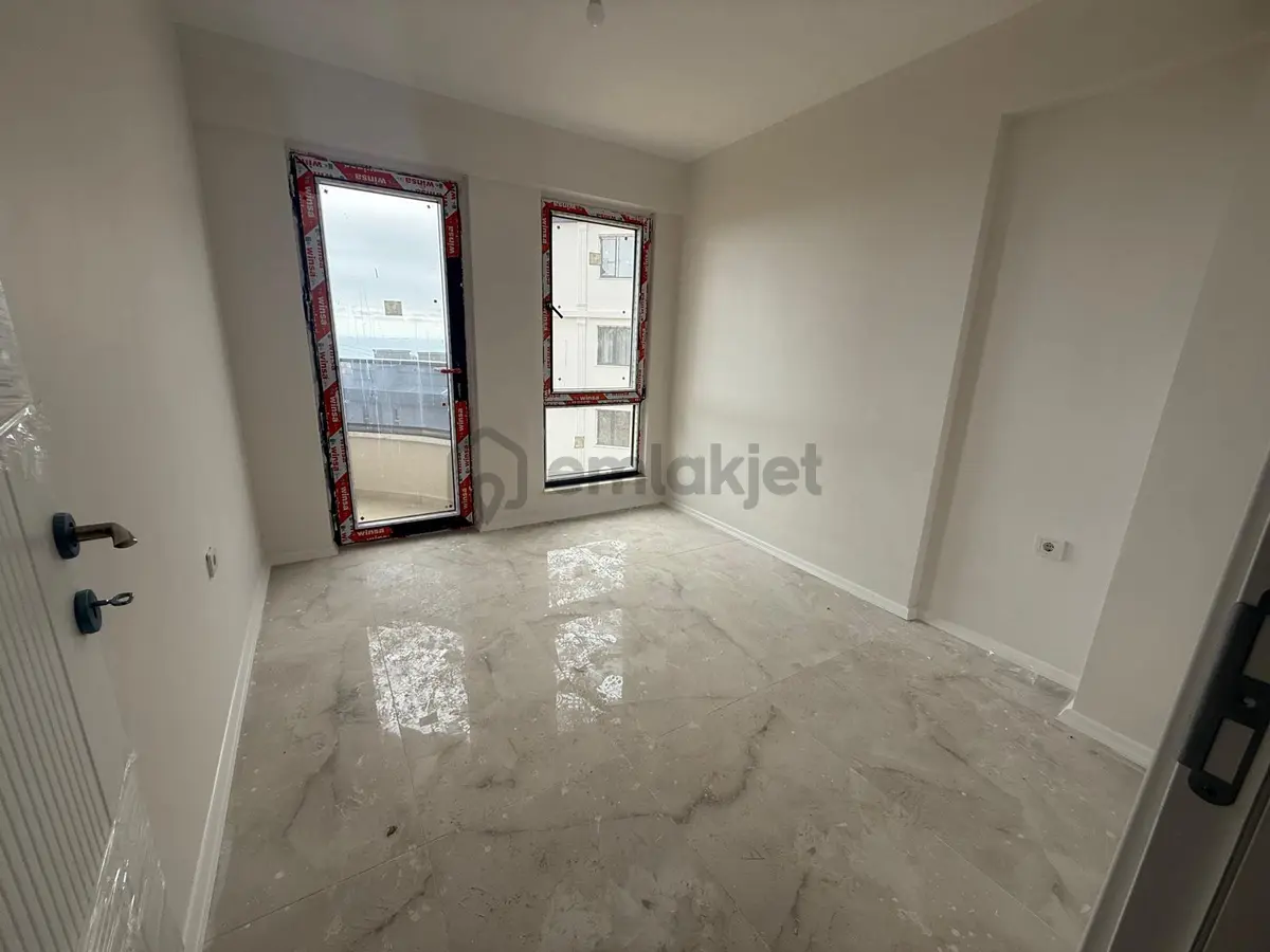 Toplu Konut Bulvarına Cephe Deniz 1+1 Daire - 15