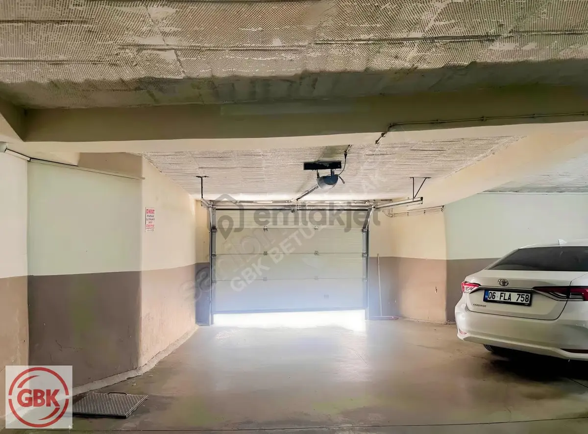 G.o.p Üçgenevler Sitesi B Blok Satılık 4+1 Daire - 23