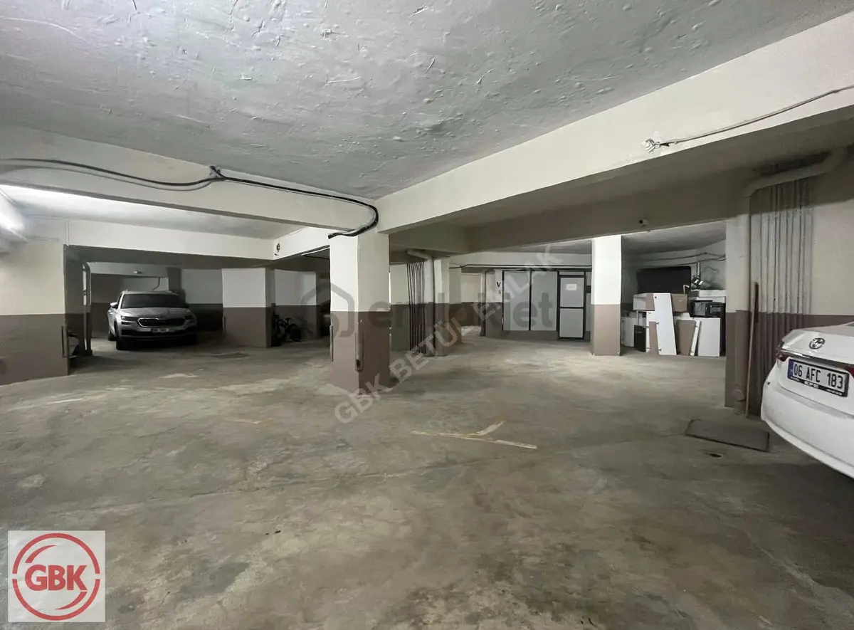 G.o.p Üçgenevler Sitesi B Blok Satılık 4+1 Daire - 26