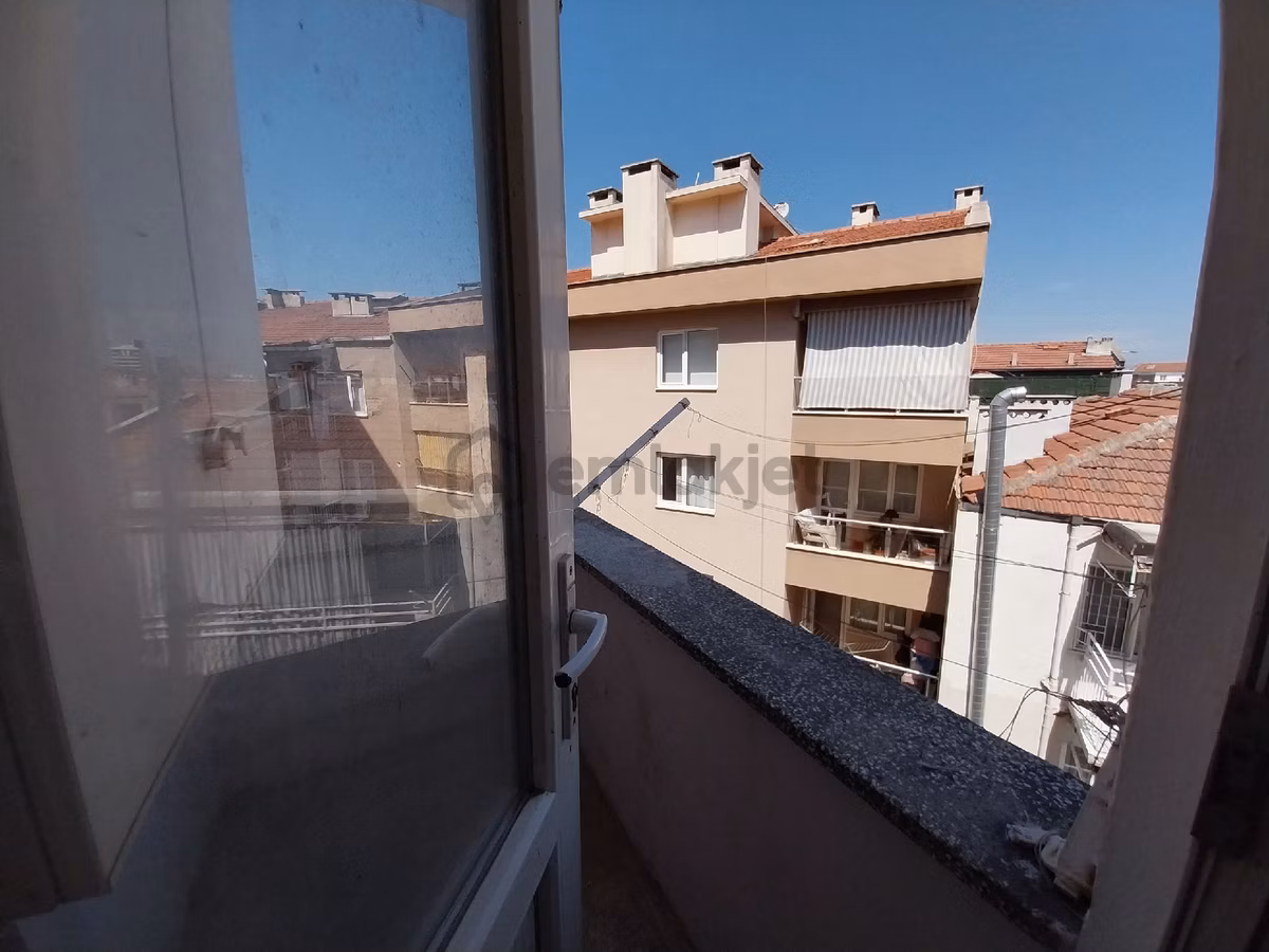 8 Eylül Caddesi Üzerinde Satılık Arakat 2+1 Doğal Gazlı Daire - 18