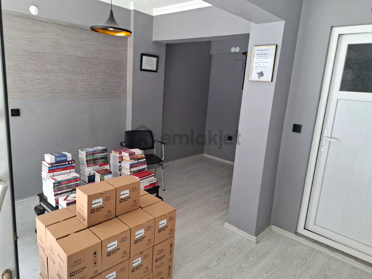 Sahibinden Merkezde İskanlı Depolu Dükkan - 8