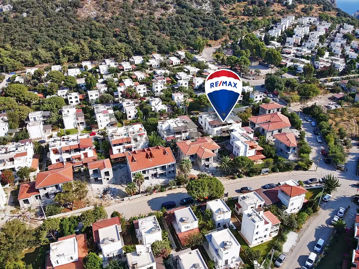 Karaincir Sitesi'nde Denize 2 Dakika Mesafede Satılık Triplex - 6