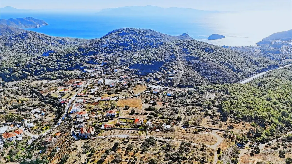 Emecik Köyünde İmar Sınırında Satılık Tarla - 5