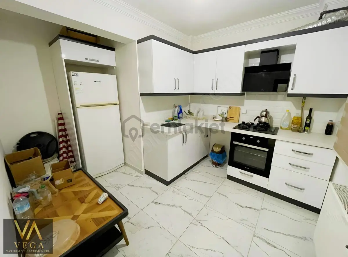 Muradiye'de Satılık Kapalı Mutfaklı 2+1 Arakat Daire