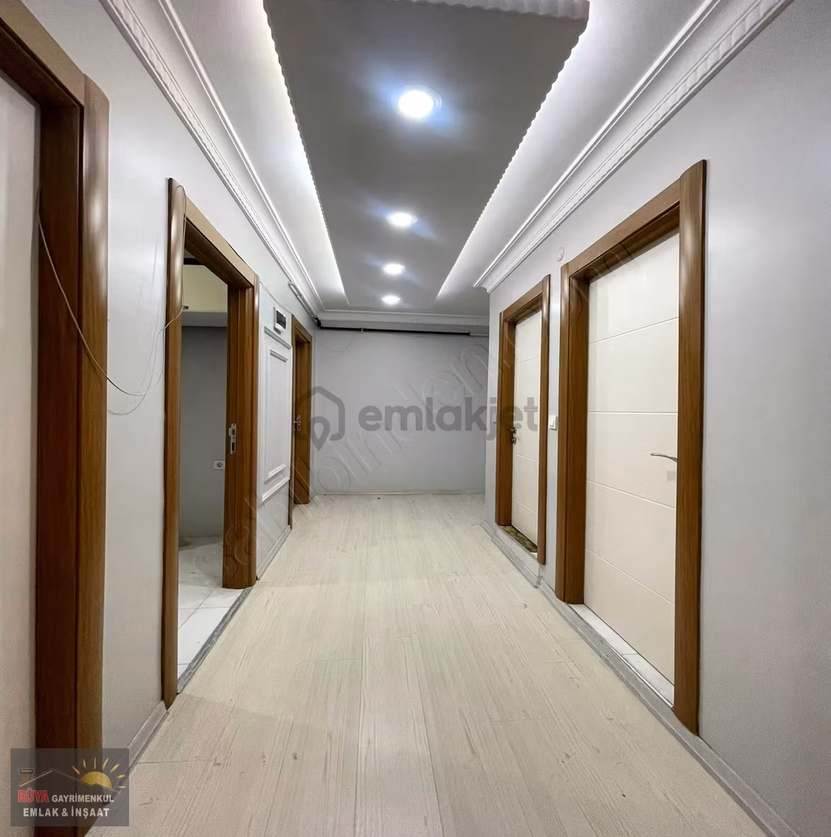 Metroya Yakın Satılık 2+1 Daire, - 6