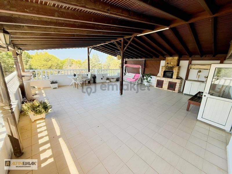 Altınkumda Cadde Üstü Denize 50 Metre 200 M² Net 3+1 Dubleks - 16