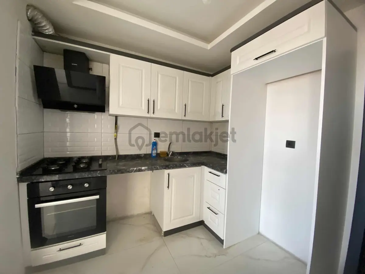 Esenevler'de 1+1 Kiralık Daire - 12