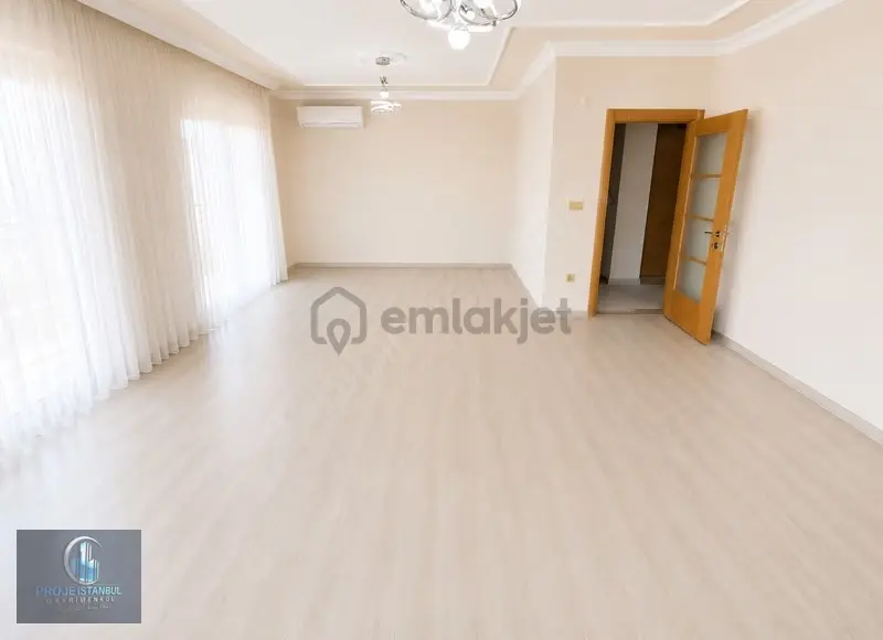 Metro'ya Komşu 3,5+1 Geniş Daire - 23